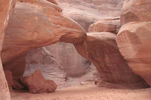 Sand Dune Arch